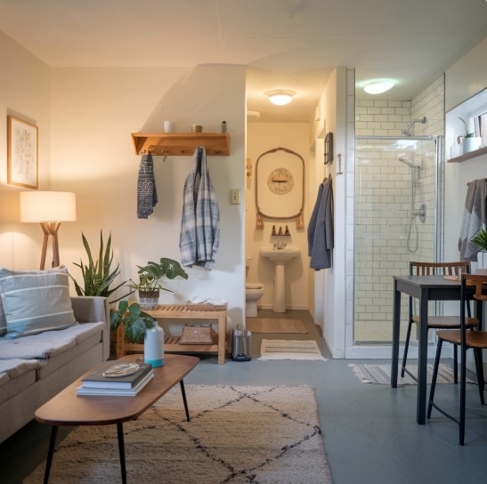 Create a Cozy Guest-Friendly Home with Thoughtful Decor Ideas (13 Ways)