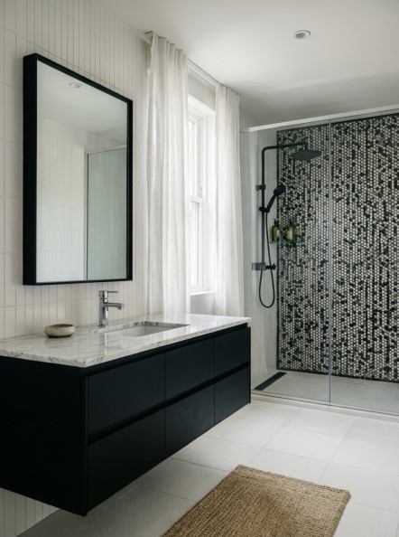 Choose the Best Bathroom Colors for a Fresh, Stylish Look 12 Choose the Best Bathroom Colors for a Fresh, Stylish Look