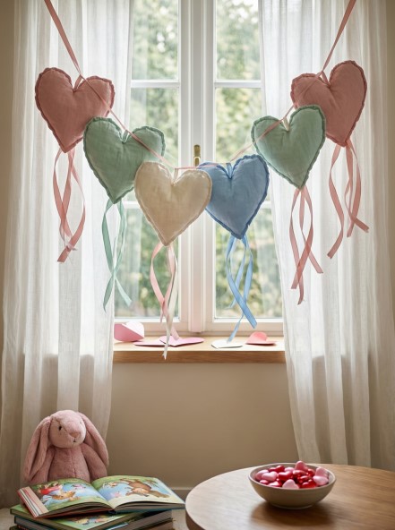 11 Valentine's Day Décor for Kids That’s Easy & Fun 8 11 Valentine's Day Décor for Kids That’s Easy & Fun